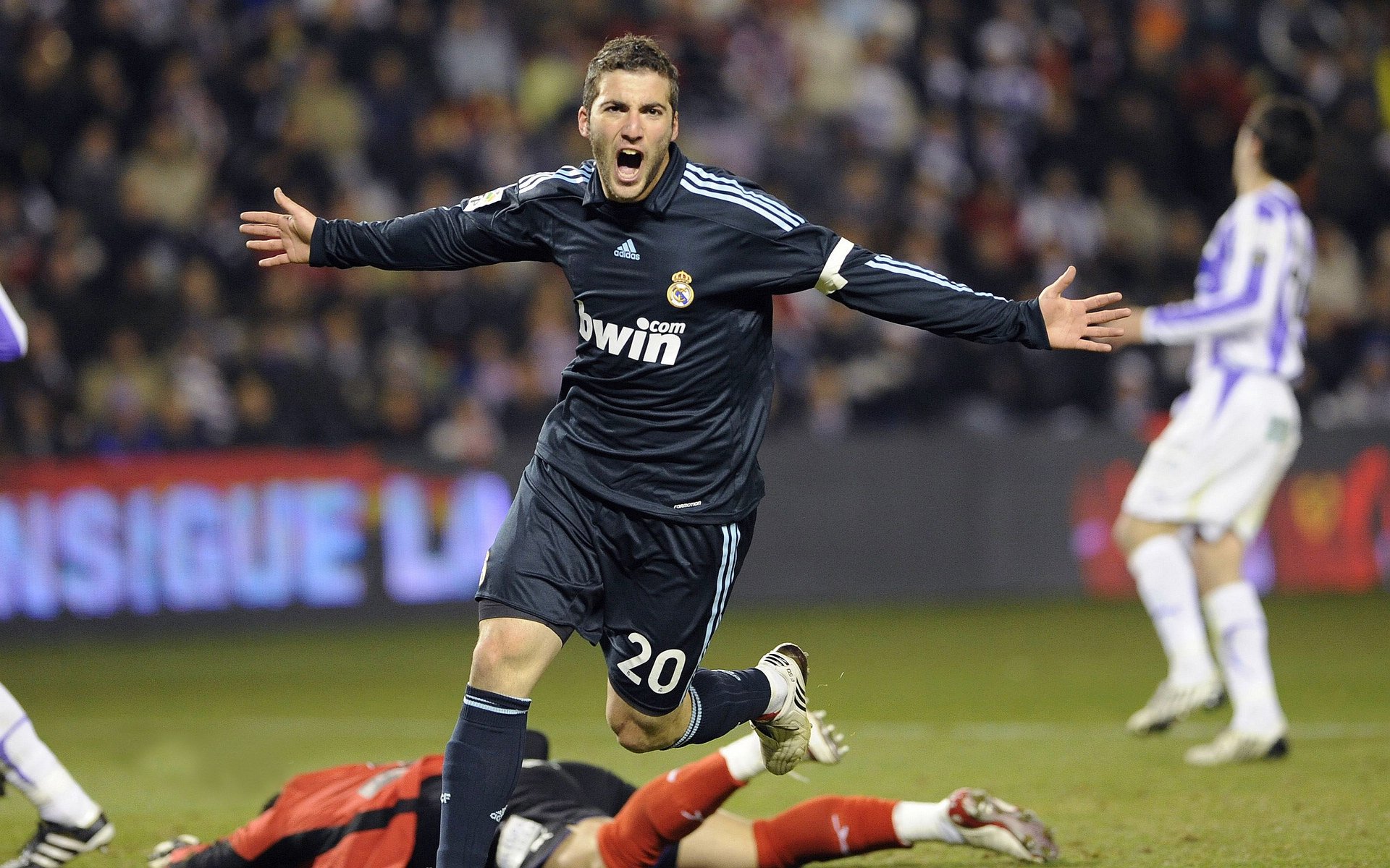 九游9游-法甲蓝血豪门：豪门争锋，精彩纷呈，法甲豪门球队